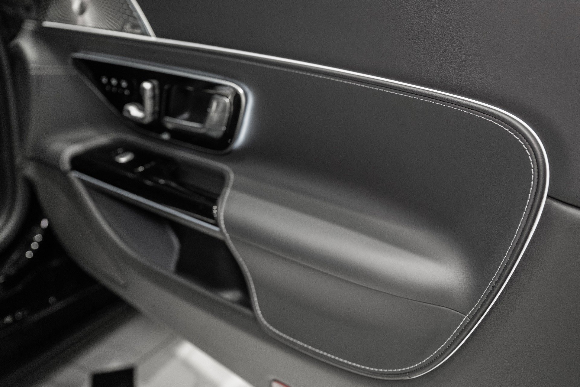 Used 2023 Mercedes-Benz SL 63 AMG 4MATIC image 47