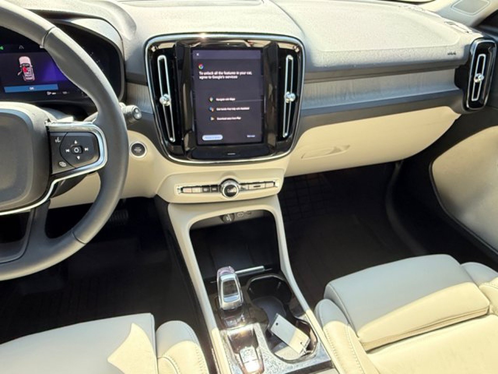 Used 2023 Volvo XC40 B5 Plus AWD/4WD image 14