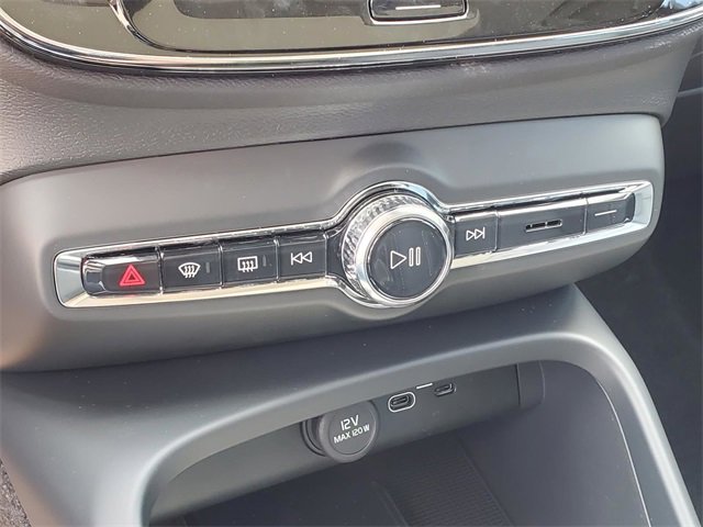 New 2026 Volvo XC40 B5 Core w/ Protection Package Premier image 23