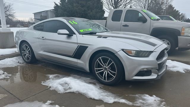 Used 2016 Ford Mustang Coupe image 9