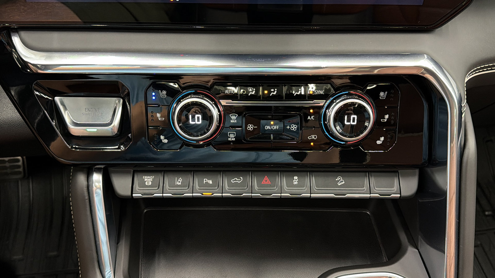 Used 2026 GMC Sierra 2500 Denali Ultimate w/ LPO, GMC Protection Package AWD/4WD image 25