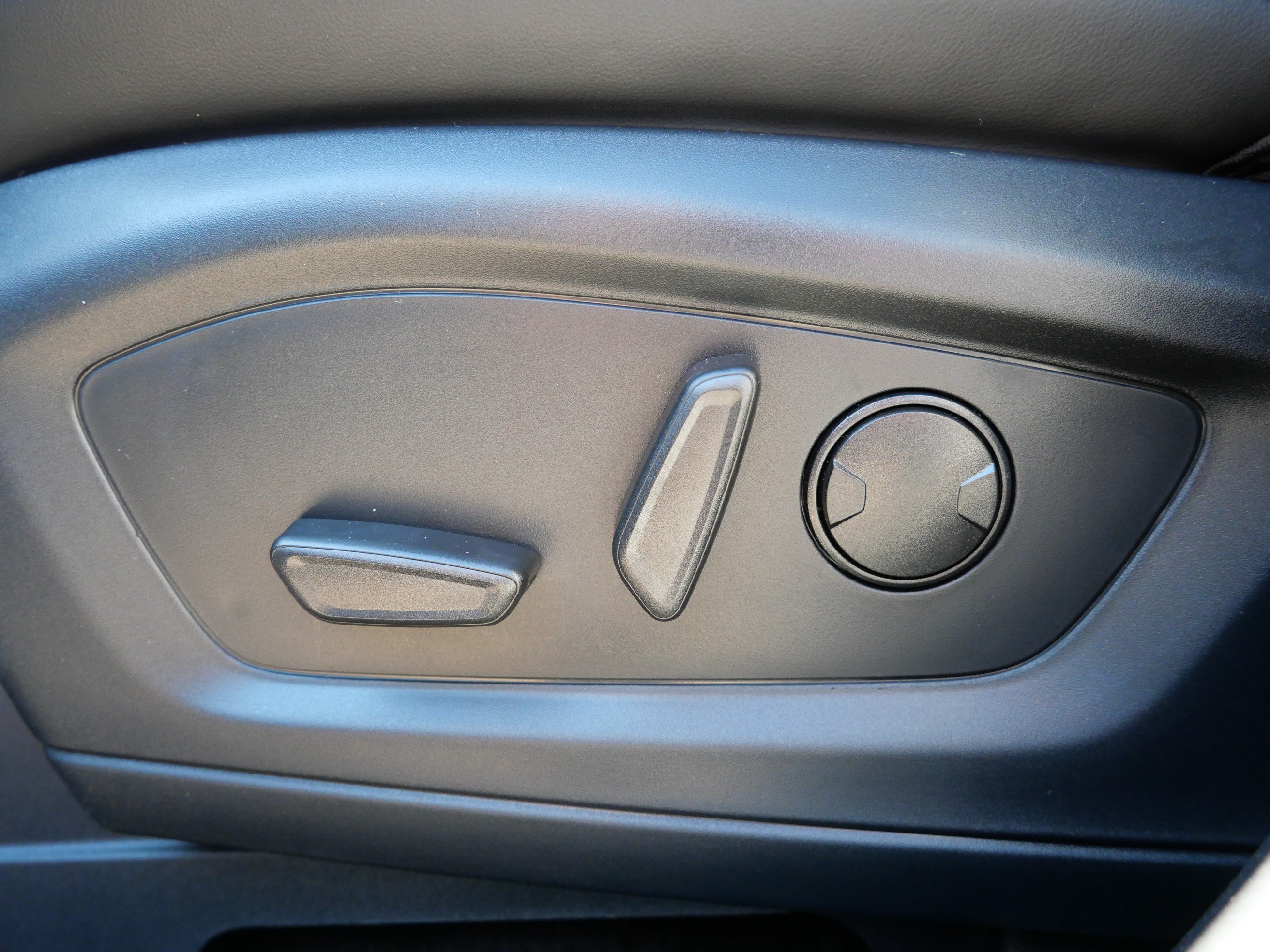 Used 2026 Ford Explorer ST-Line w/ ST-Line Street Pack AWD/4WD image 19