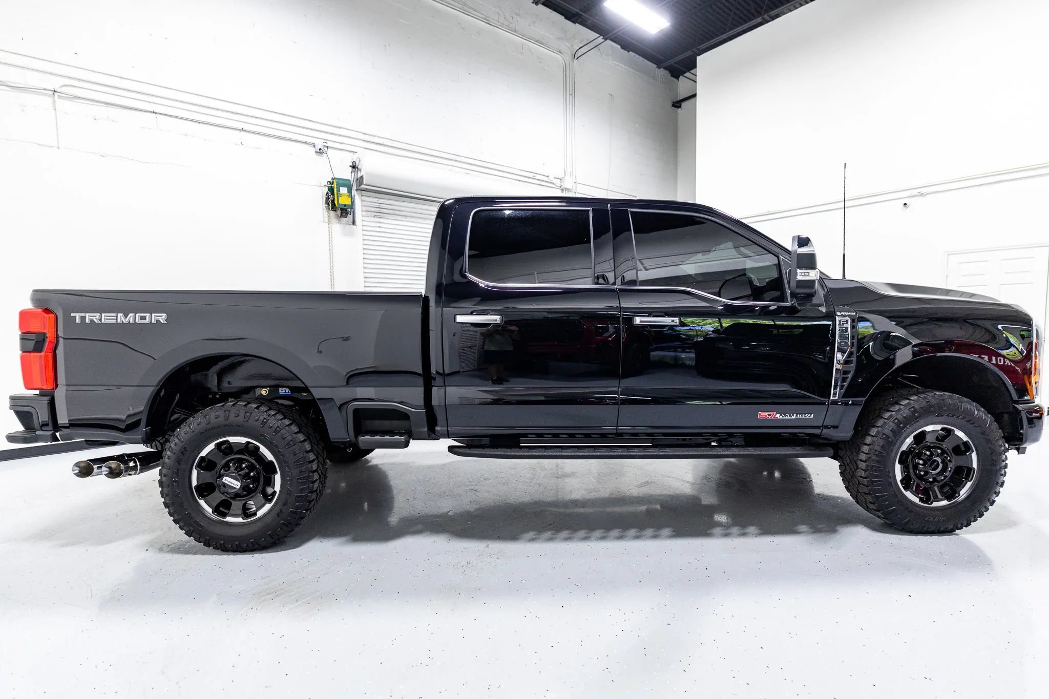 Used 2025 Ford F350 Platinum w/ Platinum Plus Package AWD/4WD image 26