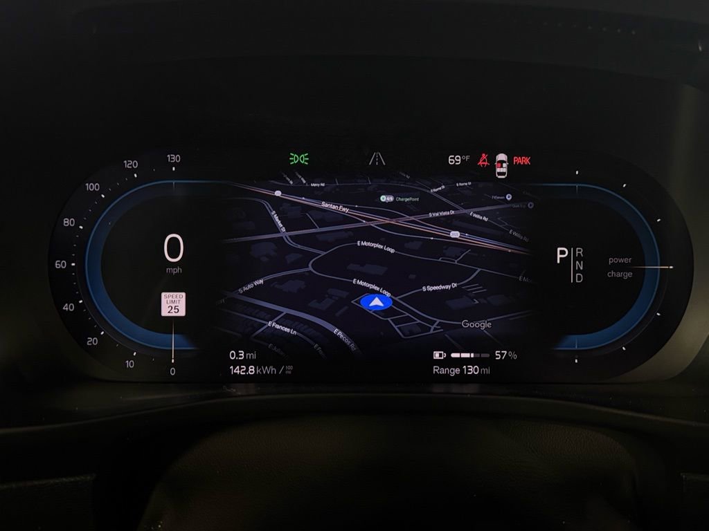 Used 2023 Volvo XC40 Recharge Plus image 19