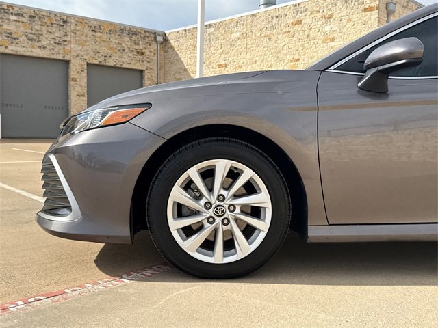 Used 2022 Toyota Camry LE image 7
