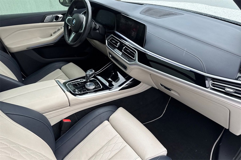 Used 2022 BMW X7 xDrive40i w/ M Sport Package image 15