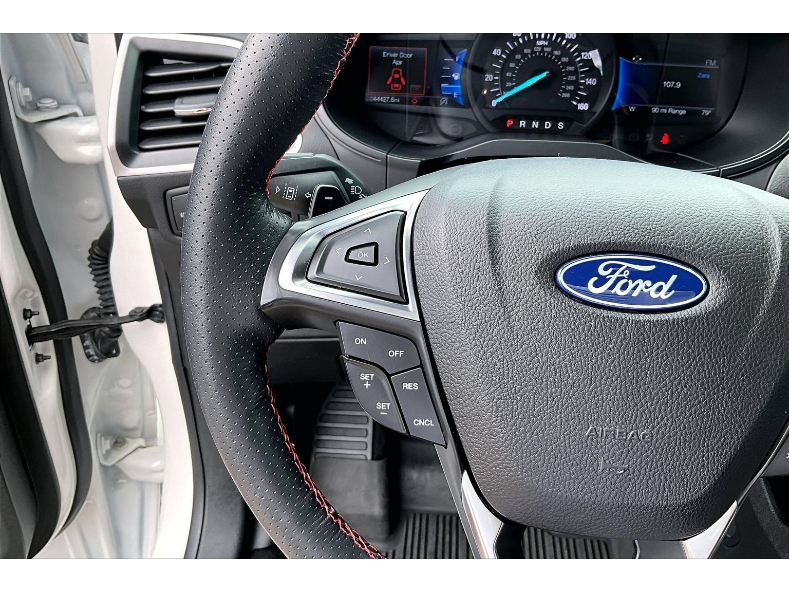 Used 2022 Ford Edge ST-Line w/ Class II Trailer Tow Package AWD/4WD image 10