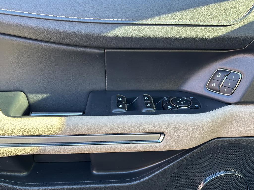 Used 2024 Ford Expedition Limited image 17