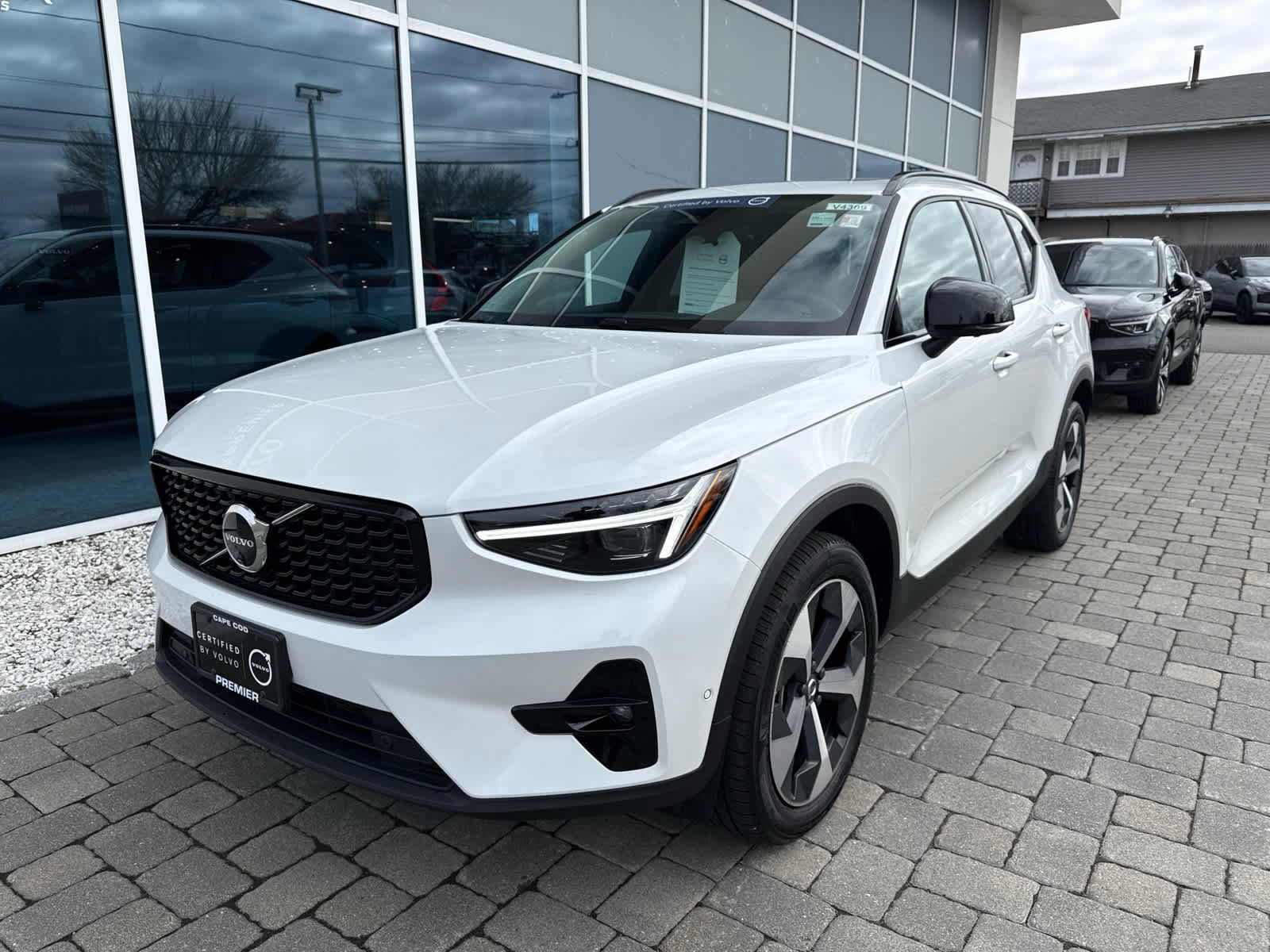 Used 2026 Volvo XC40 B5 Plus w/ Protection Package Premier image 4
