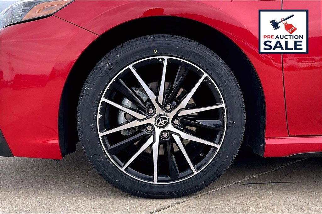 Used 2023 Toyota Camry SE image 9