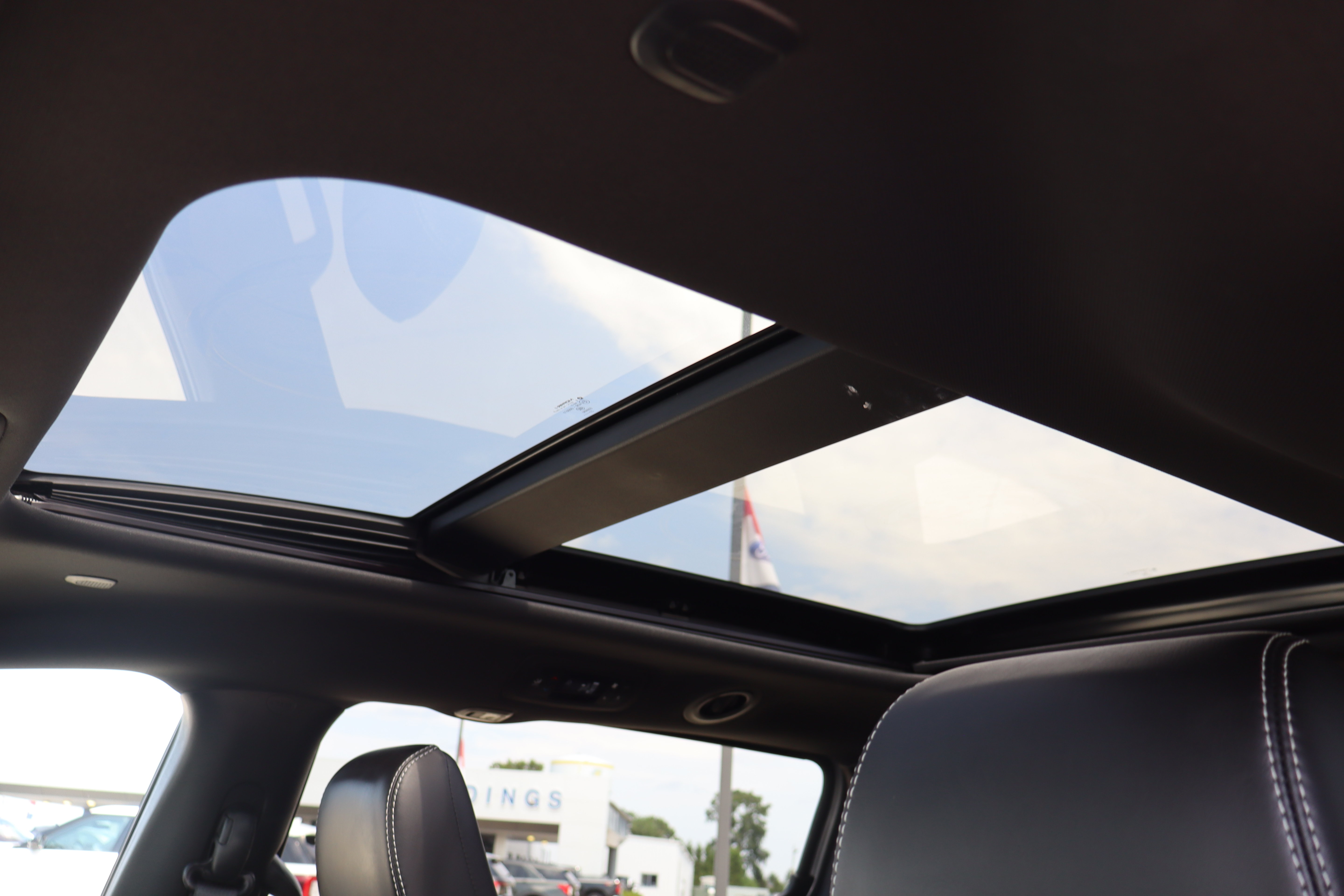 Used 2024 Chrysler Pacifica Premium FWD image 26