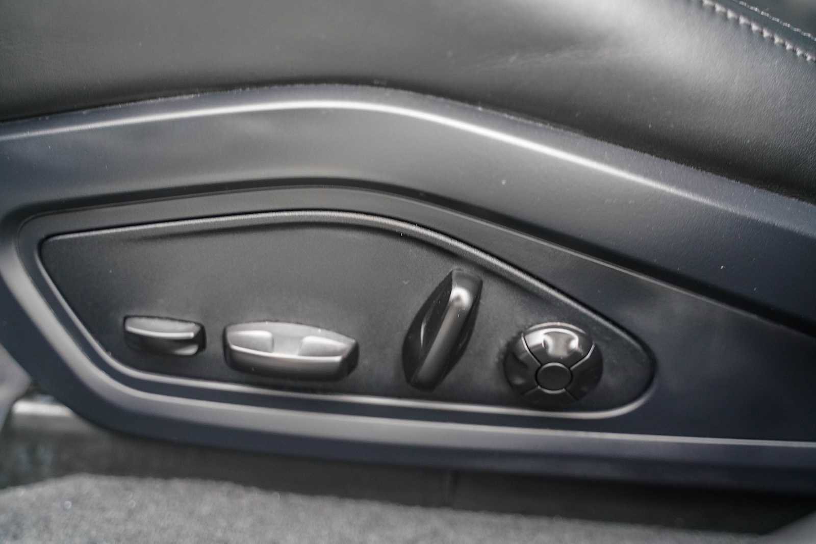 Used 2021 Porsche Taycan Turbo w/ Premium Package image 18