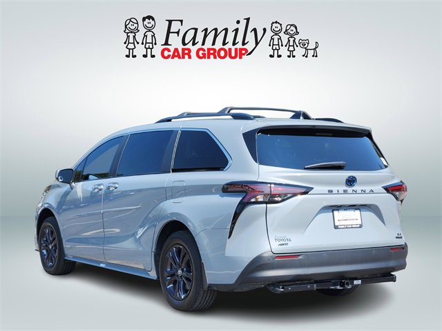 Used 2024 Toyota Sienna XLE Woodland Edition image 3
