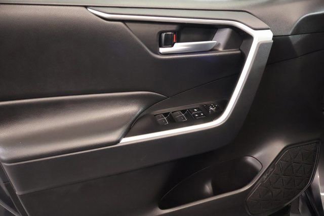 Used 2025 Toyota RAV4 XLE AWD/4WD image 9
