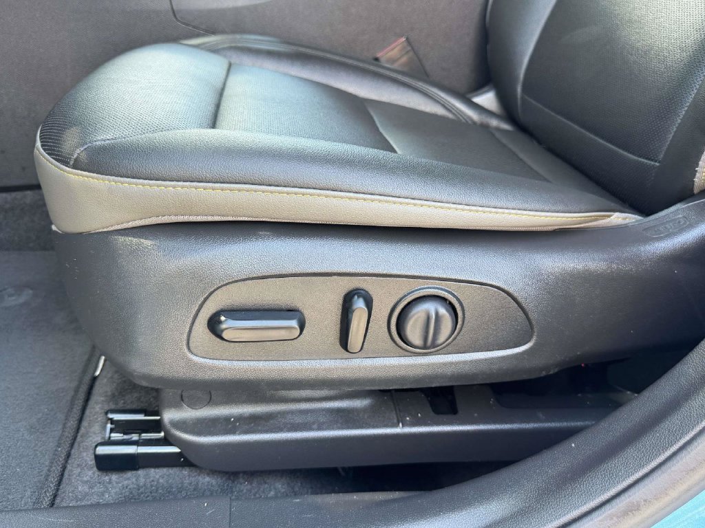 Used 2025 Chevrolet Trax ACTIV w/ Sunroof Package FWD image 19