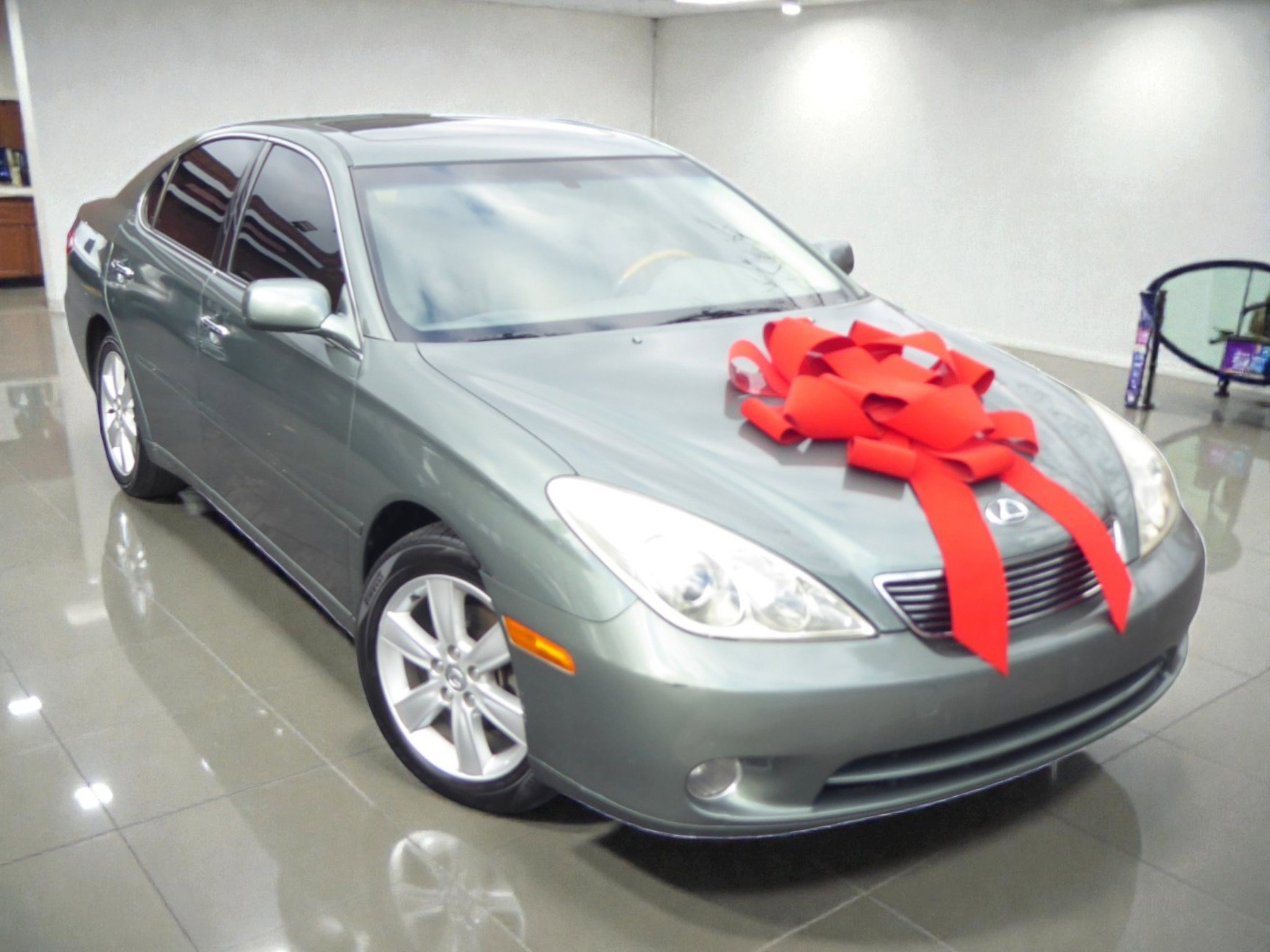 Used 2005 Lexus ES 330 image 2