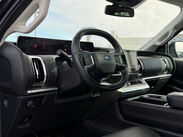 Used 2025 Ford Expedition Max Platinum image 16