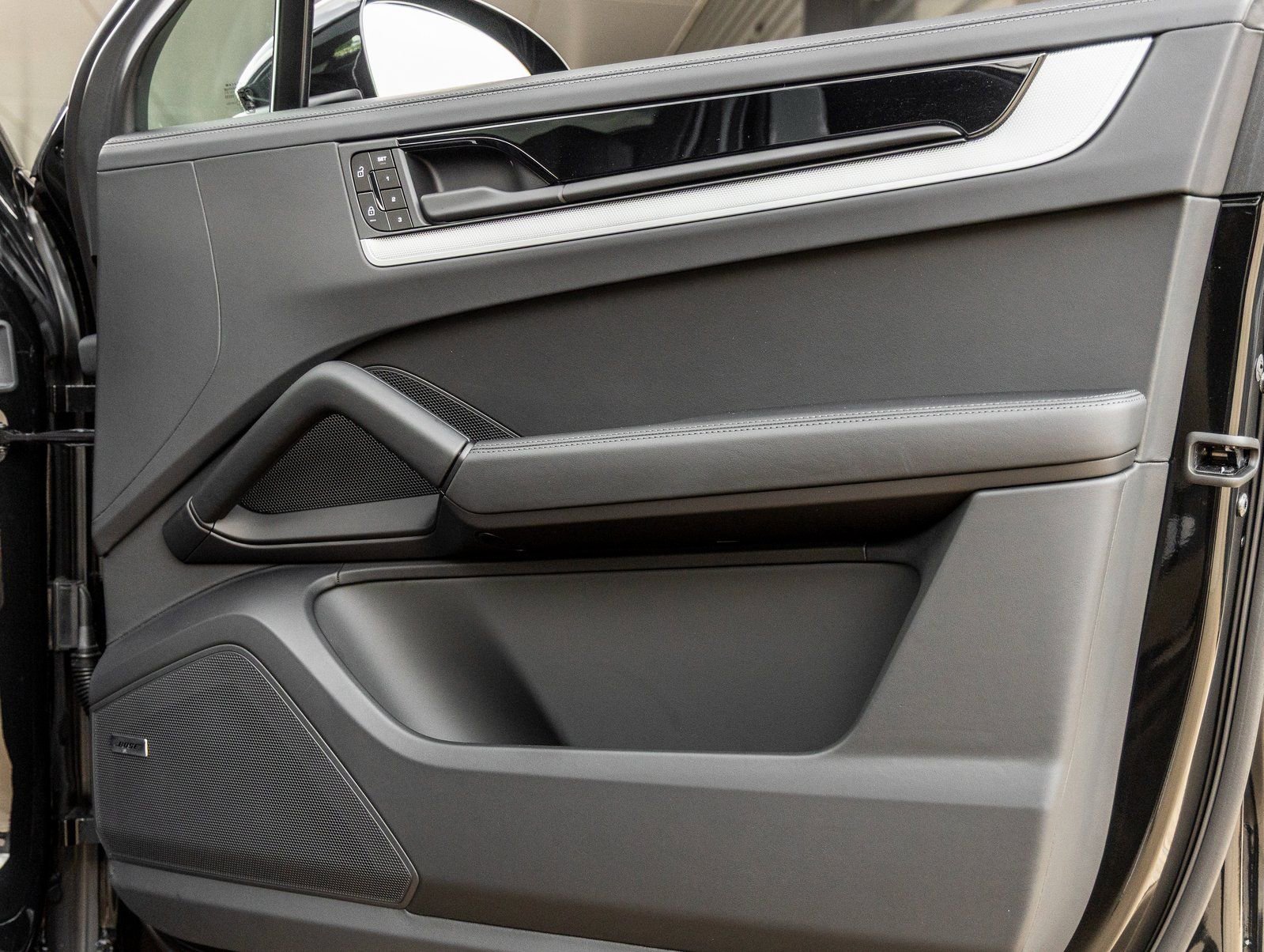 Used 2026 Porsche Cayenne Coupe image 40