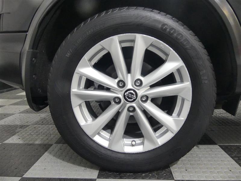 Used 2019 Nissan Rogue Sport SV image 17