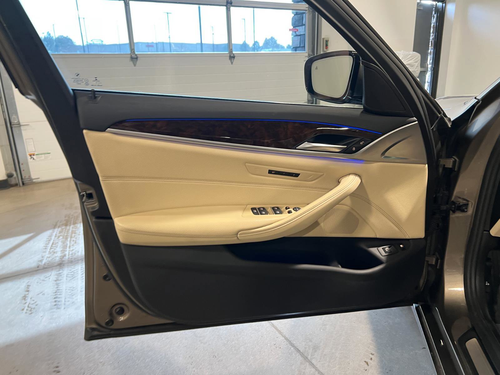 Used 2019 BMW 530e xDrive 530e xDrive iPerformance w/ Premium Package image 29