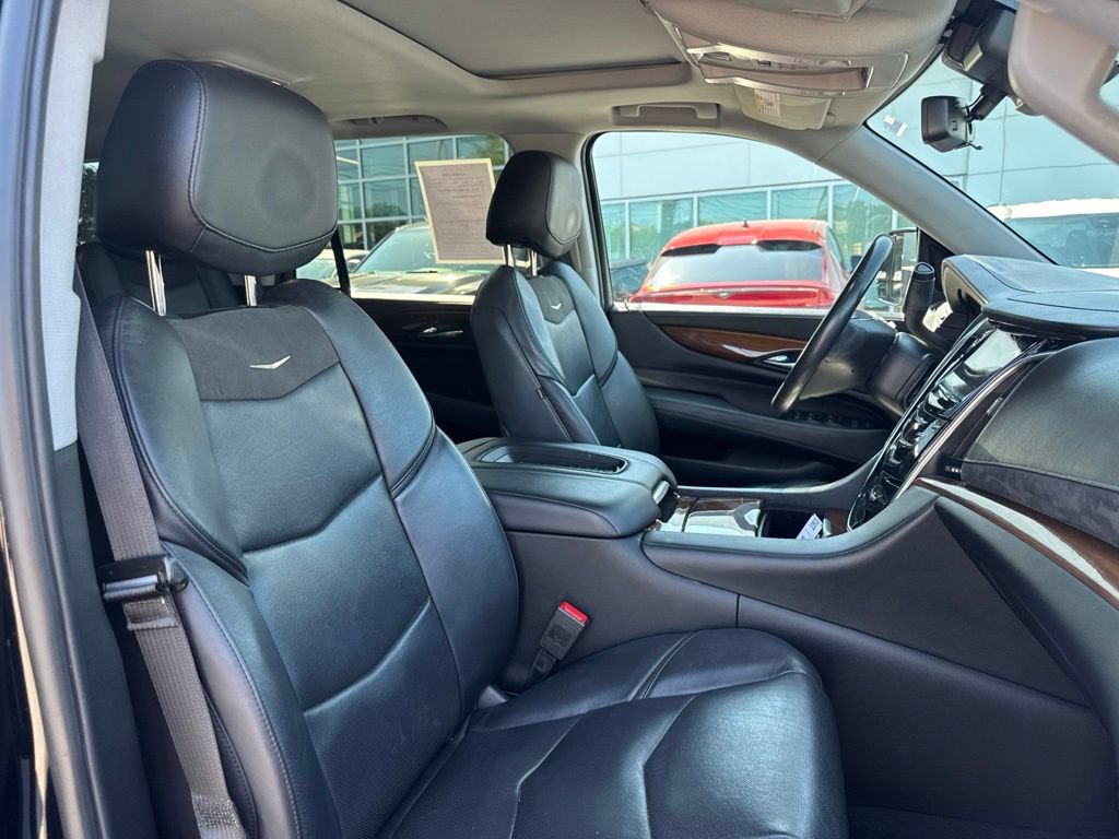 Used 2020 Cadillac Escalade Luxury RWD image 15