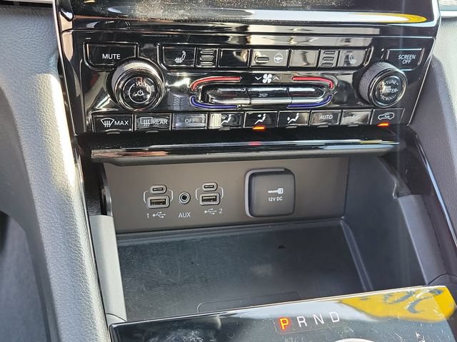 Used 2023 Jeep Grand Cherokee Altitude AWD/4WD image 18