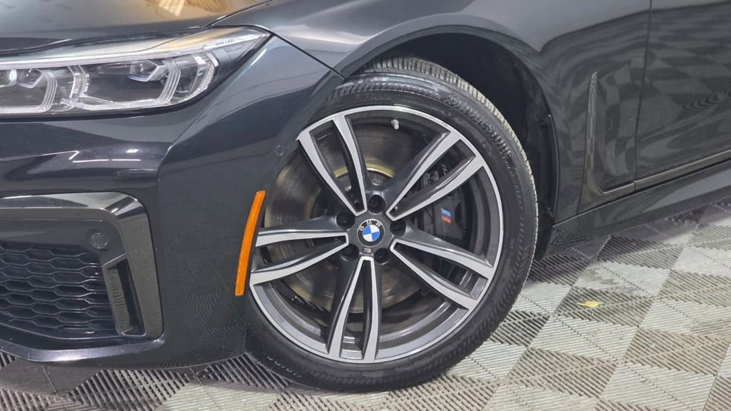 Used 2021 BMW 750i xDrive w/ Luxury Rear Seating Package image 2