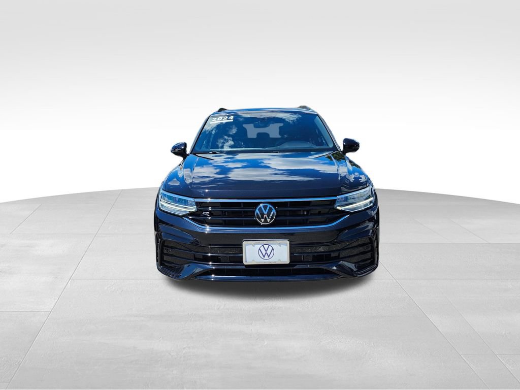 Certified 2024 Volkswagen Tiguan SE R-Line AWD/4WD image 2