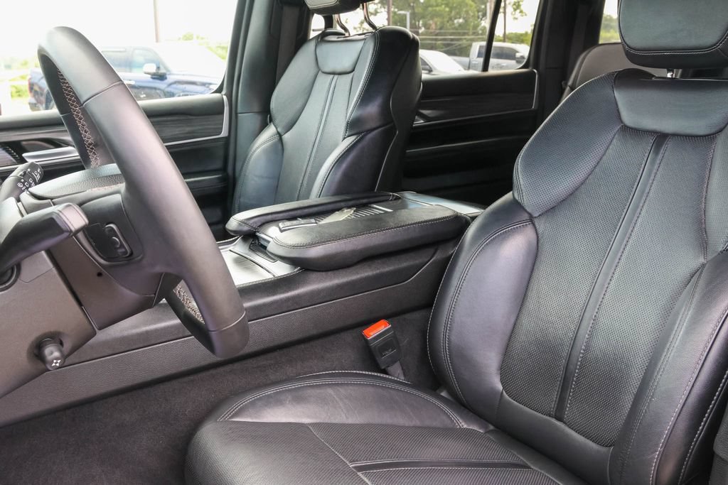 Used 2024 Jeep Wagoneer Series III AWD/4WD image 12