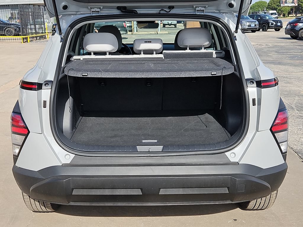Used 2025 Hyundai Kona SEL FWD image 15