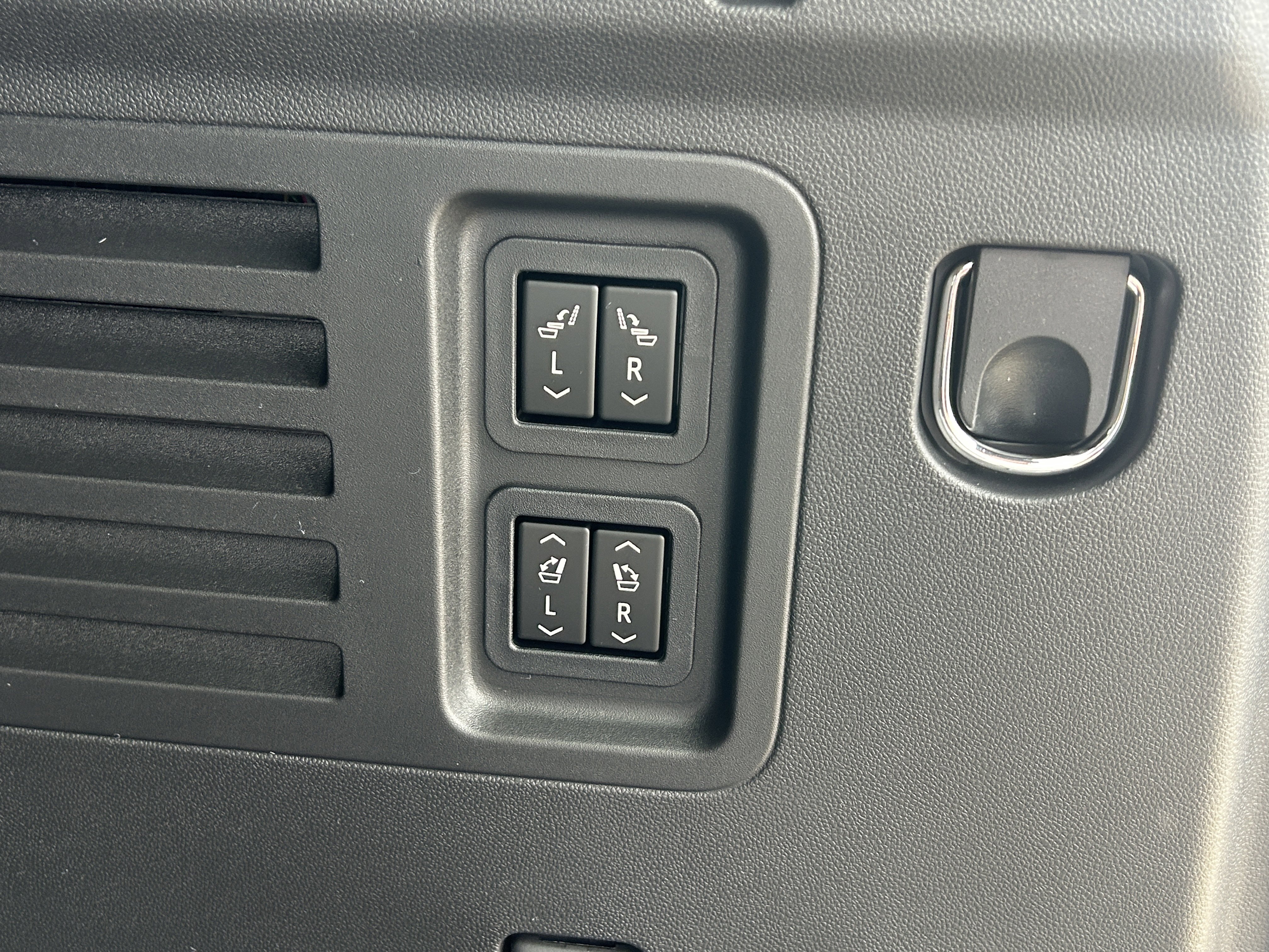 New 2026 Chevrolet Traverse RS w/ LPO, Floor Liner Package image 2