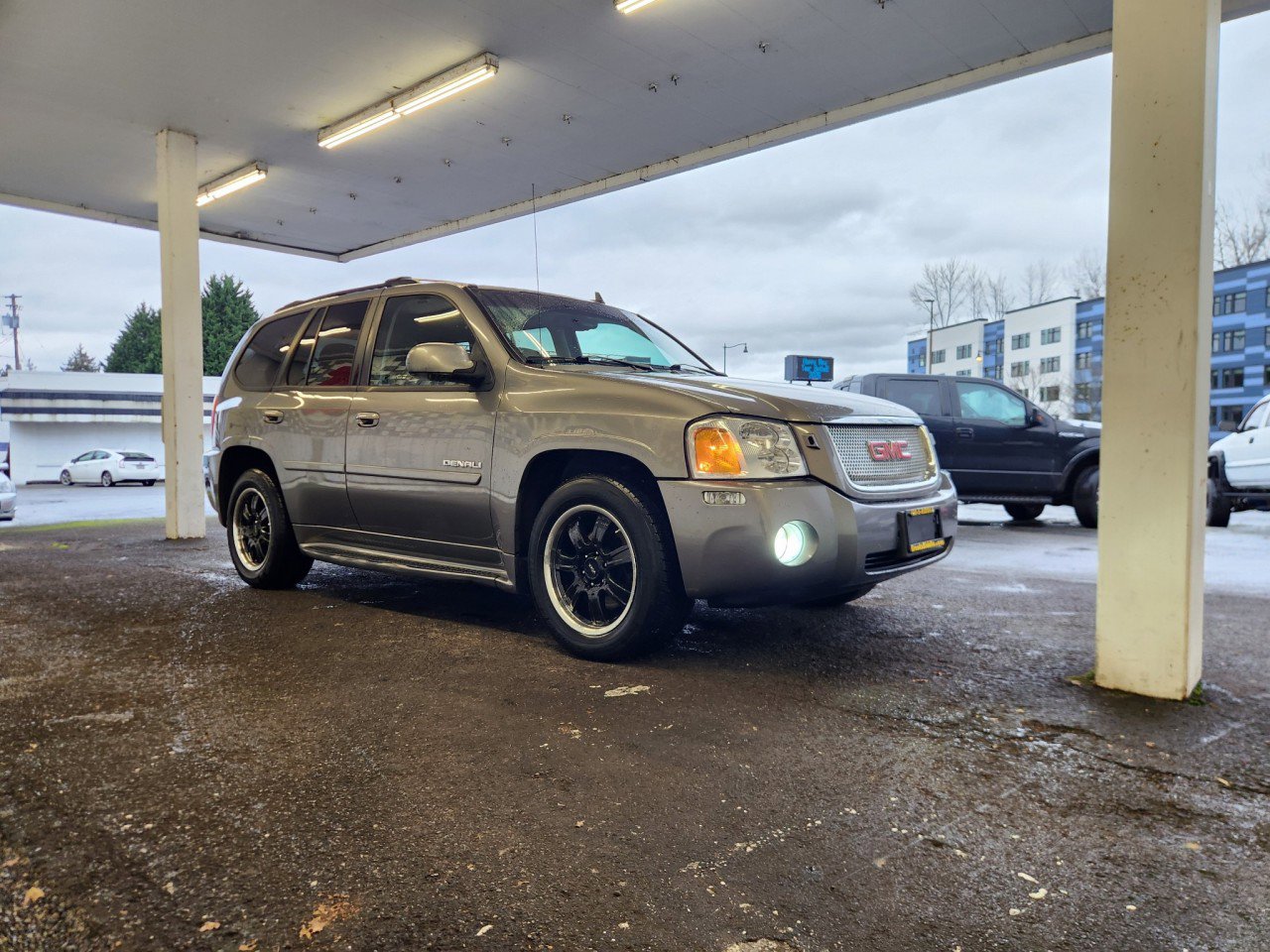Used 2009 GMC Envoy Denali w/ Sun And 6-Disc Cd Package image 7