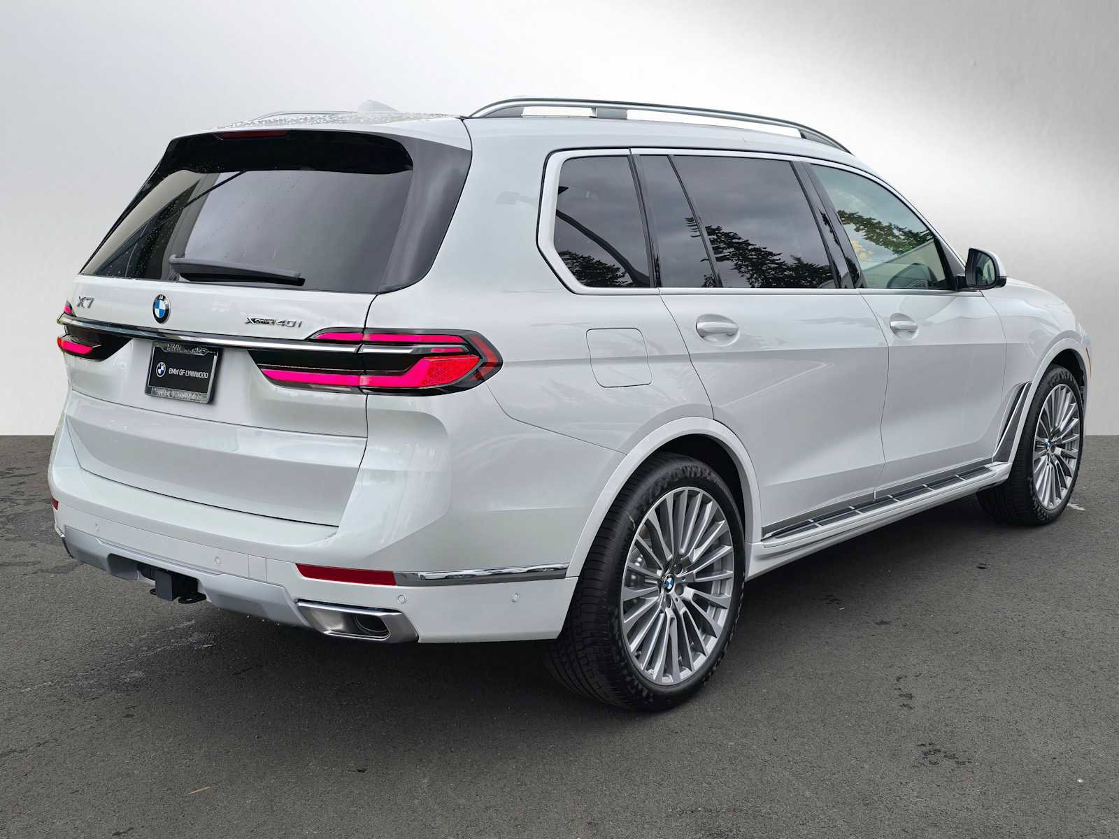 Used 2026 BMW X7 xDrive40i w/ Executive Package image 7