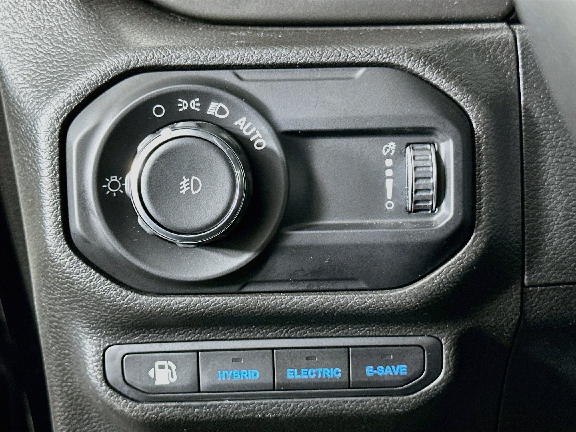 Used 2023 Jeep Wrangler Unlimited AWD/4WD image 16