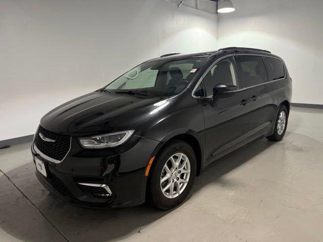 Used 2022 Chrysler Pacifica Touring-L FWD image 3