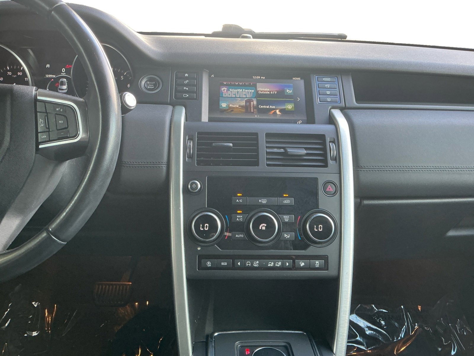 Used 2018 Land Rover Discovery Sport SE image 11