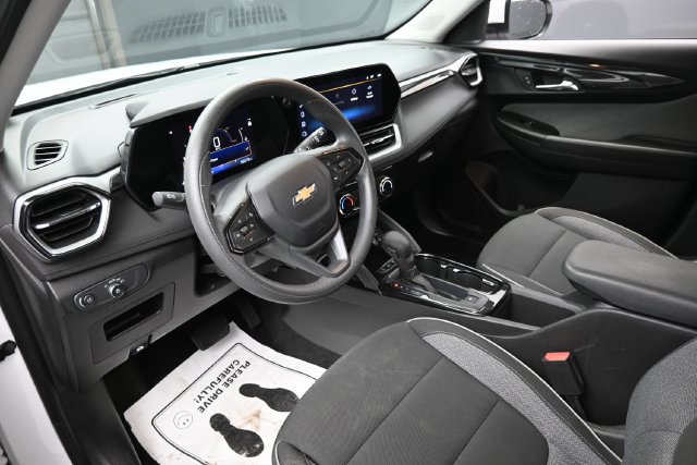 Used 2025 Chevrolet TrailBlazer LT AWD/4WD image 21