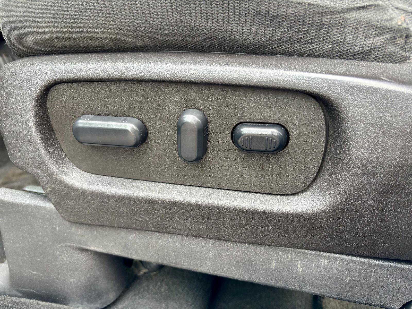 Used 2015 Ford Explorer XLT image 17