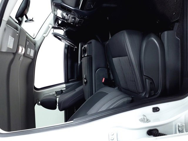 Used 2023 Nissan Titan SV image 31