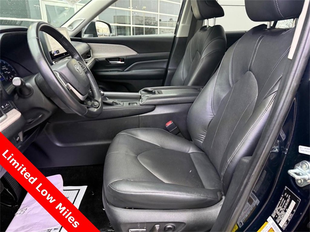 Used 2024 Toyota Grand Highlander Limited image 17