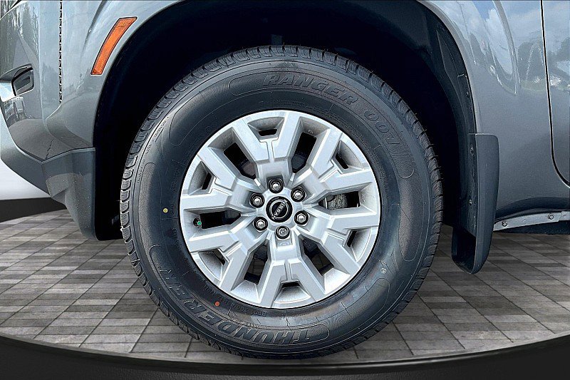 Used 2022 Nissan Frontier SV w/ Technology Package image 9