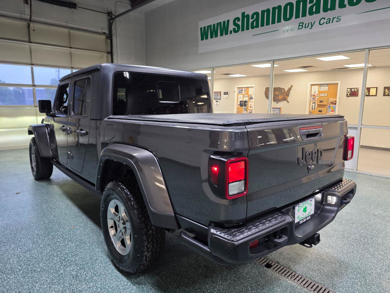 Used 2021 Jeep Gladiator Sport AWD/4WD image 9
