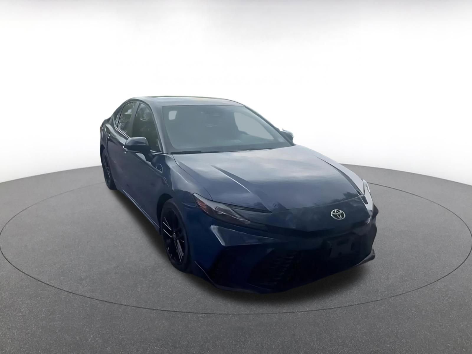 Used 2025 Toyota Camry SE FWD image 3