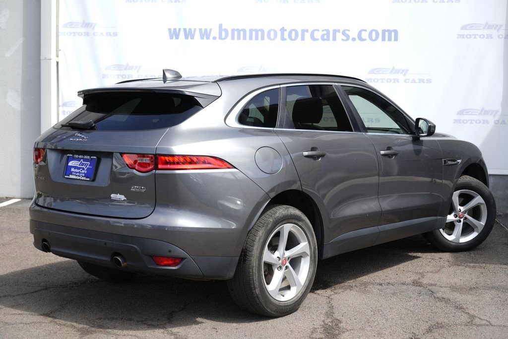 Used 2019 Jaguar F-PACE Premium image 3