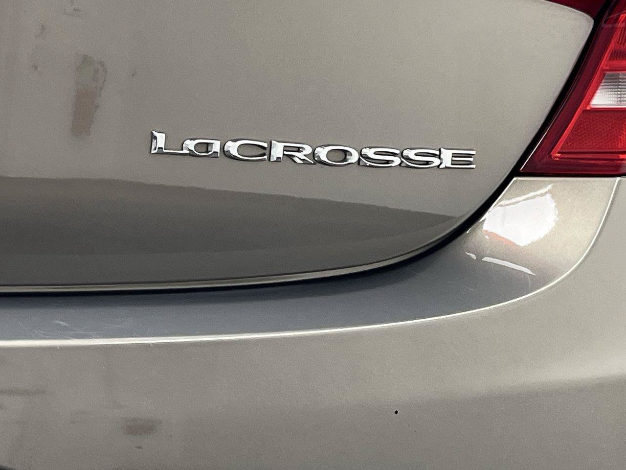 Used 2017 Buick LaCrosse Essence FWD image 29