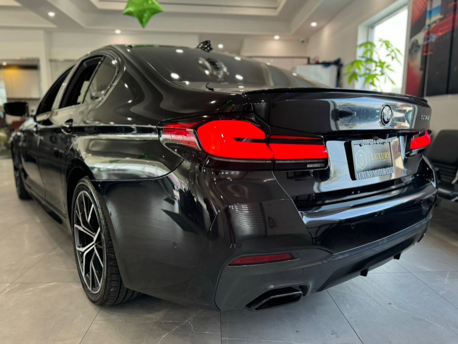 Used 2023 BMW 530i w/ M Sport Package RWD image 5