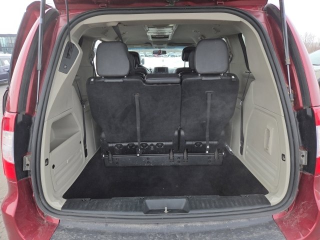 Used 2015 Chrysler Town & Country Touring w/ Driver Convenience Group image 12
