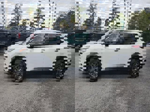 Used 2023 Nissan Rogue S image 4