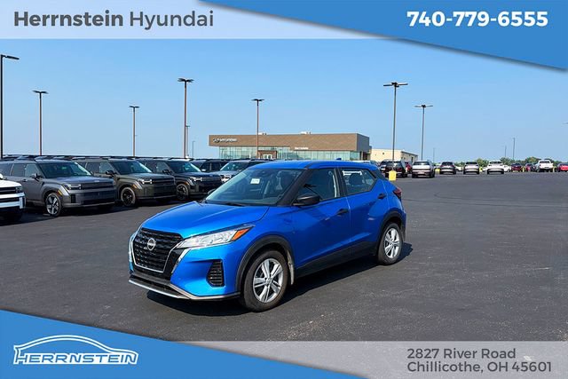 Used 2023 Nissan Kicks S FWD image 2