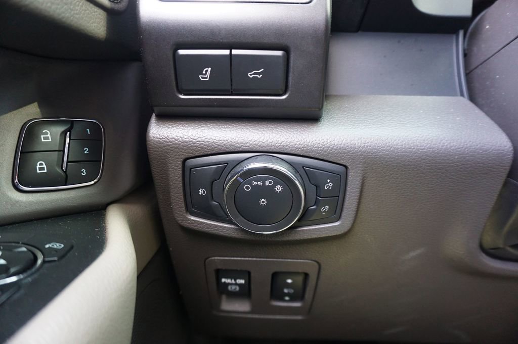 Used 2020 Ford Expedition Max Limited RWD image 4